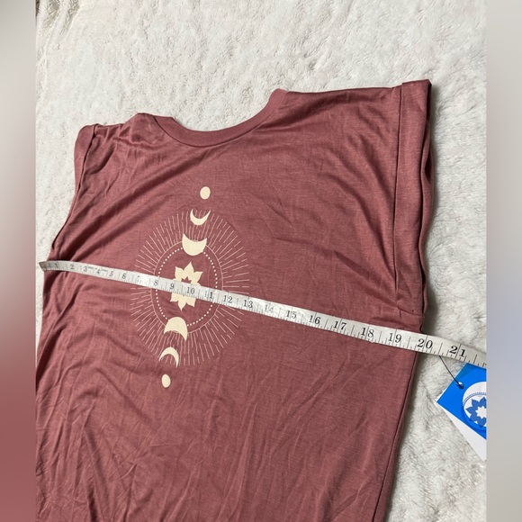 NWT- CLUB PILATES Moon Step Hem Graphic Tank Top in Mauve - Picture 10 of 10